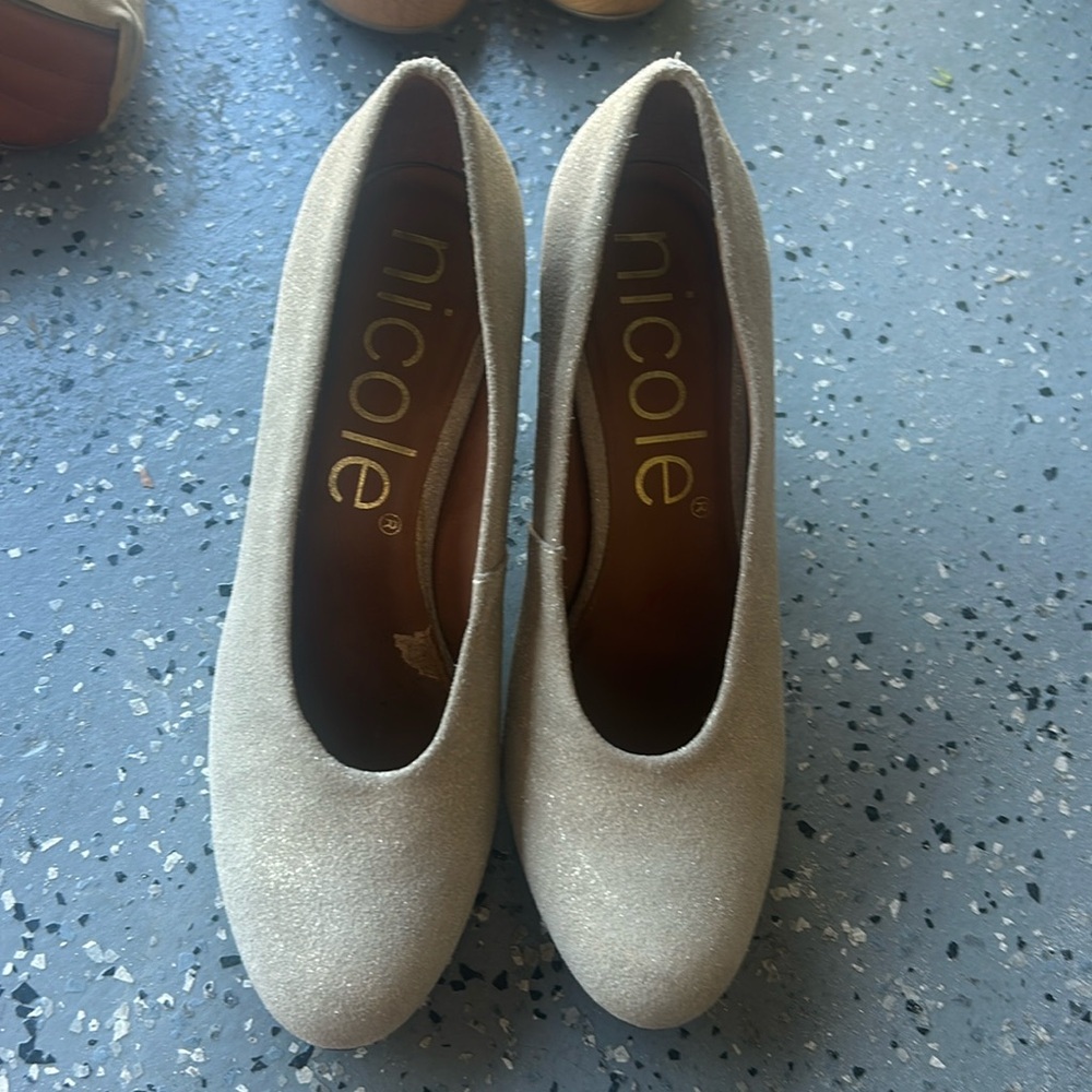 Nicole suede pump size 7 gold studs taupe color with gold metalic glitter